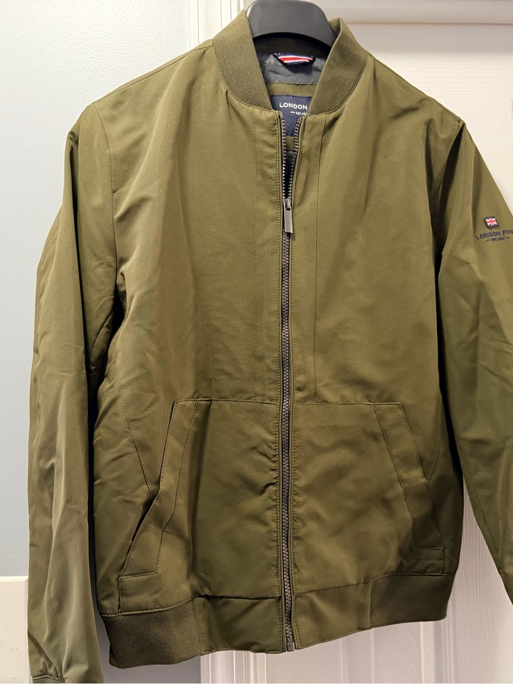 London Fog Men's Olive Green lightweight Jacket with front pockets